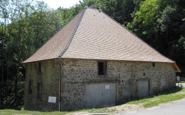 Tuiles de Bourgogne - Arêtiers type beaujolais.JPG